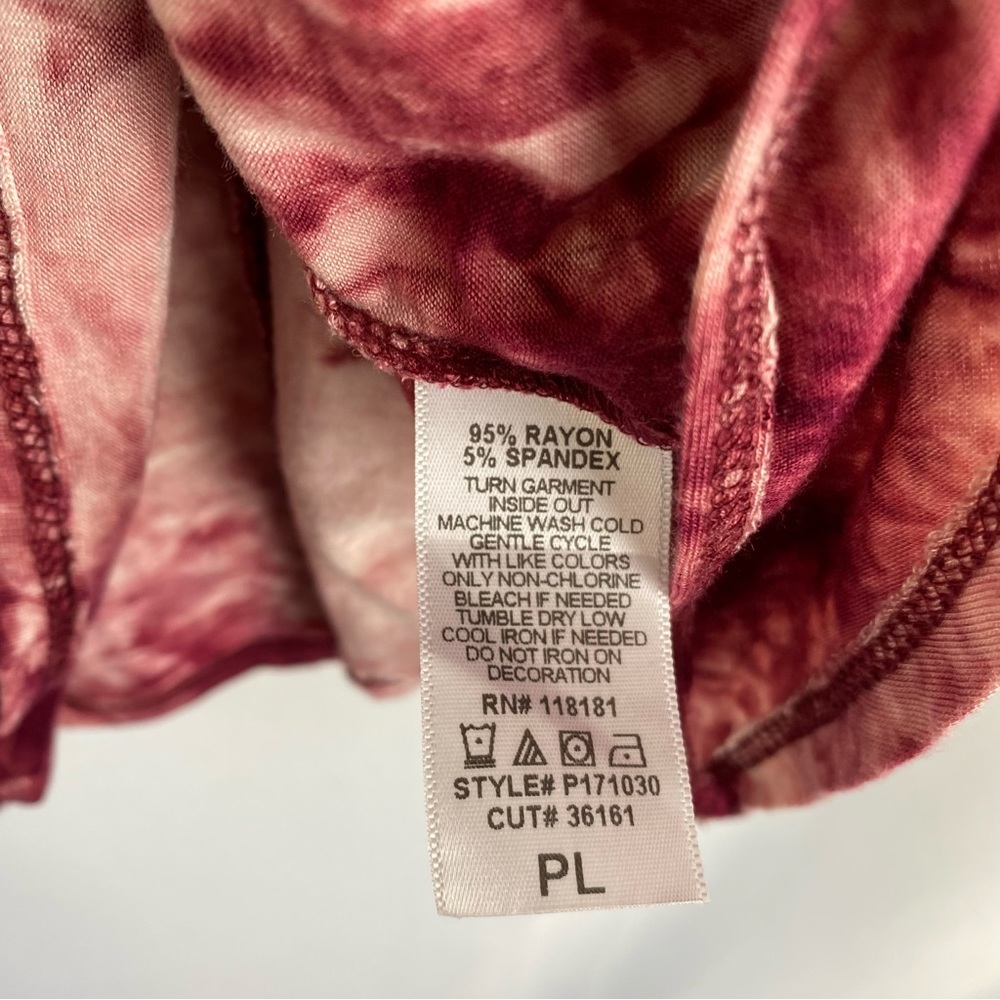 Trendy Tie Dye B.L.U.E. Top size Petite Large - Picture 10 of 11